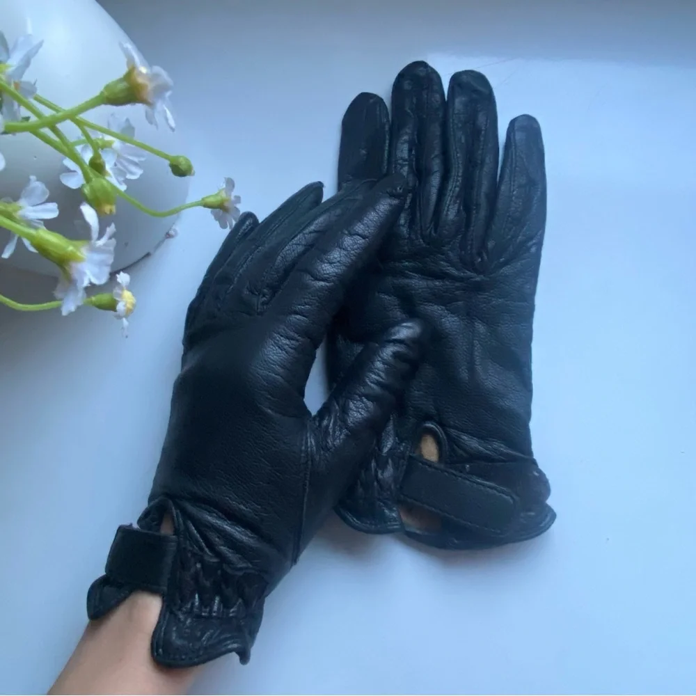 Women's Black Leather Gloves On a Velcro Size Small